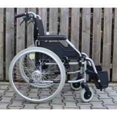 004-Mechanický invalidní vozík Meyra